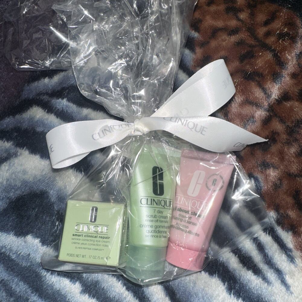 Clinique Gift Set Bag of 3 Ribbon Eye Cream Scrub Cleanser Travel Size